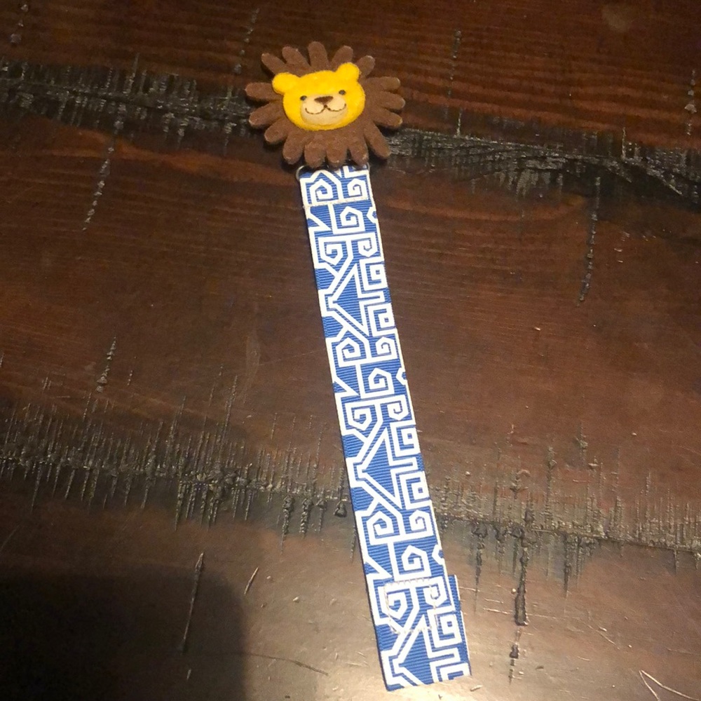 Mud pie pacifier clip